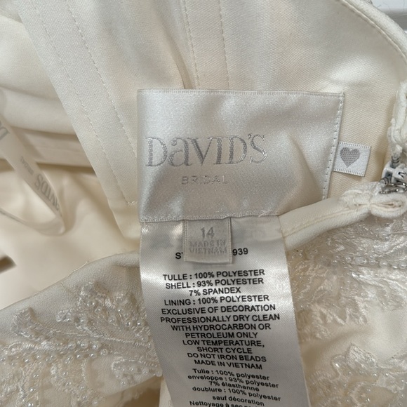 David’s Bridal Wedding Gown - Ivory size 14 - only tried on not worn or altered - Picture 11 of 14